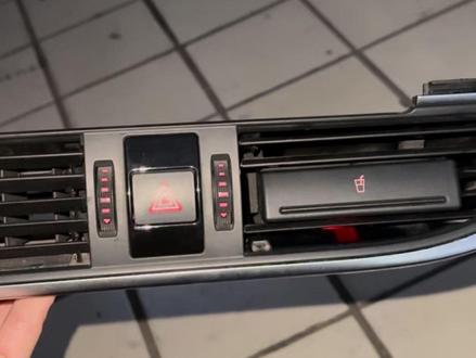 令人舒服的感觉-奥迪A6C7的杯架+一致的背光灯