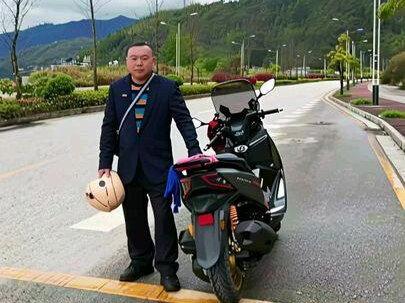 凤凰县禾库镇禾排村!尖朵朵瀑布的另一条观景线路!!腊尔山台地边缘!悬崖绝壁!峡谷之巅!风景绝美!🏍️💥((🔥⥎🔥))💥#摩旅阿龙