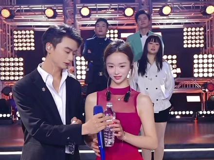 递水,温暖关心的话,她🍑在哪他🍊的眼神就在哪?下次会是什么时候@昊文🍊星城 @昊文生活号🍊 @蜜桃🍑ᵐᵗ (星城)