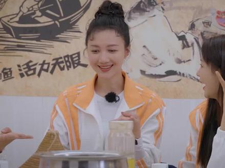 韩雯雯爆料朱孝天体重现场大揭秘!万万没想到天哥有八十多公斤,再次证实了#朱孝天得过摔跤冠军 ,肌肉感和力量感真的已经可以想象了!#哎呀好身材第四季