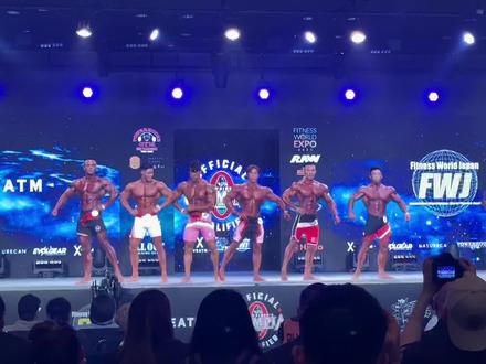 #比赛现场 #男子健体 #比赛 #日本职业赛 先发一段颁奖前的决赛对比给大家欣赏一下