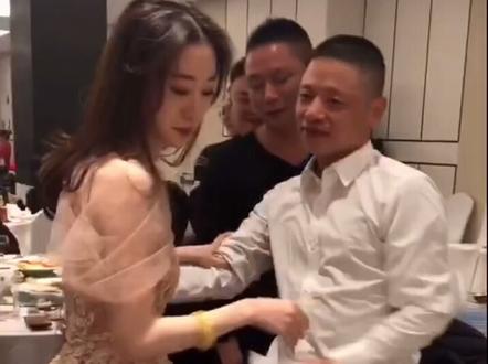 发一个全集花絮 这是一个父亲一生中最开心又最脆弱的时刻 从来不轻易落泪的他们也流下了幸福的眼泪#结婚