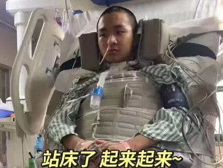 今天站得更高了起来了,都比我高了,眼睛一直咕噜咕噜看外面,你也想出去转一转了吧。#醒狮 #康复运动 #站得高看得远 #一张照片说明你的专业