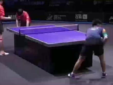 2025年12月11日,WTT香港总决赛混双小组赛的赛场上,一场备受瞩目的焦点对决激情上演,巴黎奥运会混双冠军王楚钦/孙颖莎与世界排名第一的林诗栋/蒯曼狭路相逢。
首局比赛,双方就陷入胶着,比分紧咬,每一分都争夺得异常激烈,直至战至13 - 11,“莎头组合”凭借着关键分上更为细腻的处理和果敢的出手,艰难拿下首局。次局,双方再次战至10 - 10平,关键时刻,王楚钦/孙颖莎默契配合,连得2分,多拍回合中展现出的精湛技艺和强大韧性令人赞叹。末局,他们乘胜追击,以11 - 6轻松锁定胜局。
这场比赛也被视为洛杉矶奥运会混双名额的提前预演。此役过后,王楚钦/孙颖莎以两连胜的战绩暂居小组榜首,而林诗栋/蒯曼虽遗憾落败,但仍有机会通过末轮比赛实现晋级。赛后,王楚钦/孙颖莎的精彩表现赢得全场观众欢呼喝彩。#王楚钦 #孙颖莎#莎头组合 #王楚钦孙颖莎