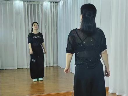 爱不释手,0.8倍速口令版,今天晚上7:40开始教咯#背面教学 #适合零基础的舞蹈 #抖音合伙人计划