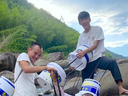 甲鱼的好奇心到底有多强?为了抓住甲鱼我们研究出了“声诱甲鱼桶”!@浪里阿飞 #m仔的乡村生活 #新农人计划2022