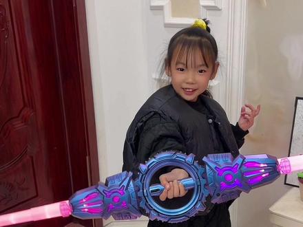 双刃火旋剑,真是太帅了!#送给孩子好玩的礼物 #光剑#男孩玩具 #儿童玩具