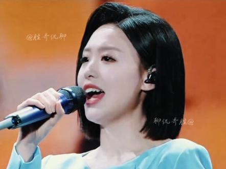 一场雨中偷塔,看懂徐子尧的极致真心与格局#徐子尧#徐子尧淄博见面会 #徐子尧粉丝见面会 #徐子尧与粉丝互动