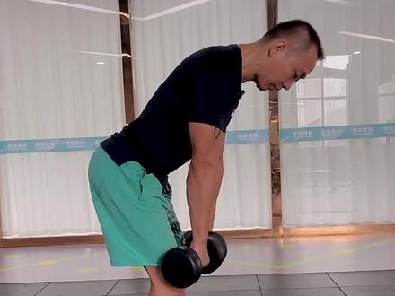 哑铃硬拉外旋练背新手教程
#背部训练 #健身教学 #哑铃硬拉