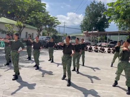 #缅甸 #第四特区 #境外合法武装 #军训 #女兵 喜欢的记得关注!#阿爬