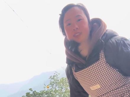 左手是生活,右手是梦想。今天,先抱稳了生活,但我知道,梦想一直在那里发着光!看见这个舞的人替我自由!#青城学长编舞 #无人的岛 #宝妈跳舞 #宝妈变装 #宝妈反差