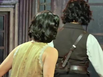 墙里的人间烟火 f/o:胥子含
胥子含 as 小月
杜钇樵 as 薛临
范可妮 as 沈亮
2.6破墙返场
#zgyyj #音乐剧破墙 #破墙 #胥子含 #杜钇樵 范可妮