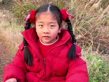 闺女说她想试一下用仙女棒,是不是真的可以摆出一个爱心!事实证明实验成功!玩了一次还想再玩一次! #仙女棒 #农村生活现实记 #农村生活 #这才是童年真实的样子 #你能叫出它的名字吗 @抖音创作小助手 @抖音小助手 @抖音创作灵感