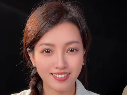 先生,见字如面,轻问君安。你在远方,近来可好?
春和景明,万物萌生。闲步陌上,感叹时光荏苒。
提笔落寞,思绪万千……#人生感悟#古诗词