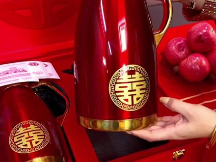 女儿出嫁当天,娘家妈妈要陪嫁一对暖壶,暖壶也叫暖瓶,寓意平安与幸福,你学到了么?#备婚#结婚#结婚用品