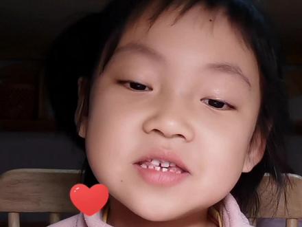 今天开心来画妈妈,你们觉得她画的好看吗?开心妈妈好感动啊。呜呜呜#跟着抖音学画画 #灵魂画手 #简笔画 #亲子简笔画 #可爱到爆炸💥 @抖音小助手 @DOU+小助手