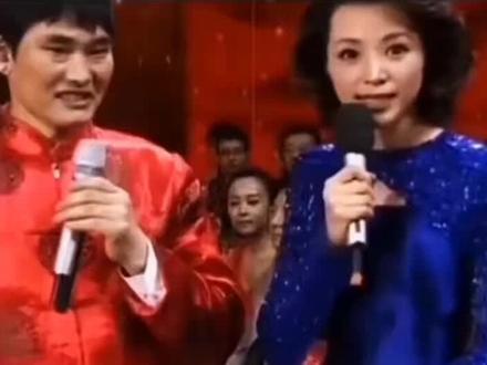 大衣哥朱之文第一次上春晚,演唱经典歌曲《父老乡亲》震撼全场#平易近人和蔼可亲的大衣哥#经典老歌 #百听不厌