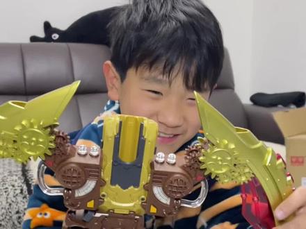 给孩子买的新年礼物,这飓风战魂陀螺买对了,孩子玩的太开心了#飓风战魂 #陀螺 #过年儿童礼物 #找到了专治过年无聊的玩具 #dou上热门 @DOU+小助手