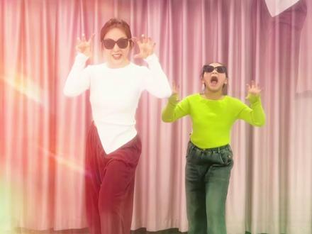 第一时间带着我的小伙伴开始挑战#小鸡舞挑战 #小鸡舞 #抖音魔性舞蹈 #好上头 #舞蹈教学 翻跳