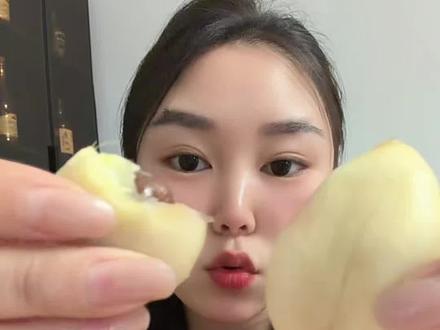 超级好吃的蛇皮果,好多种花香蜜香,也叫记忆之果,正在学习的小朋友一天两个,非常好!#蛇皮果的味道 #爱吃水果的宝宝