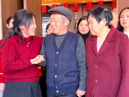 一首《含泪叫声父母亲》道不尽的感恩,唱哭了天下亿万儿女,感动了多少父母悄然泪下#感恩父母 #孝顺 #父母的恩情一辈子还不完 #含泪叫声父母亲 #百善孝为先