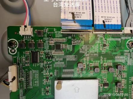 #家电 别信“只能换屏”!海信蓝屏?一把搞定,省下几千块!#智能电视 #电工 #智能家电 #电视