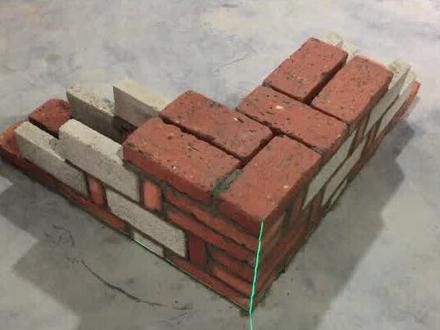 24空斗墙,两斗一眠转角砌法,全部用整砖,这样砌操作简单#寻找乡村手艺人