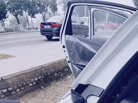 新飞度倒车影像线都是怎么走的