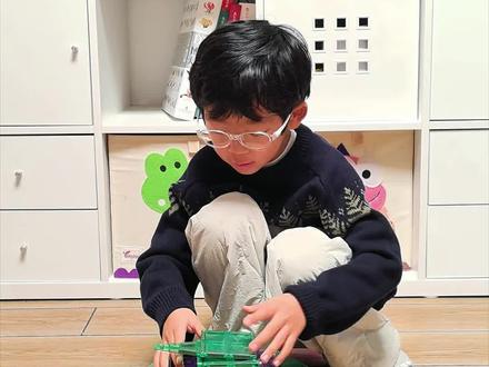 磁力片坦克!
拼过一个大坦克,但是那个不能移动。今天又拼了一个可以移动的坦克
#热门 #磁力片 #儿童玩具 #益智玩具 #小屁孩的日常