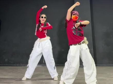 这支舞扣题啦白龙马🔥 完整版2分30秒#年会舞蹈 #白龙马 #完整版 #原创编舞 #搞笑视频