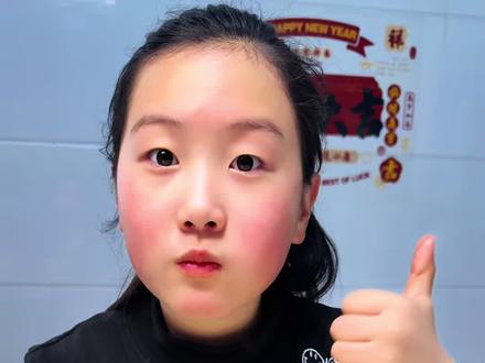 12岁女儿靠吃瘦了13斤✨今天的减脂午餐是她最爱的鸡蛋水饼卷菜!软乎乎的鸡蛋饼裹满清爽蔬菜,低卡又管饱,孩子吃着不抗拒,减脂也能很幸福~做法超简单,手残党也能一次成功,快给你家娃安排上#儿童减脂餐 #鸡蛋水饼 #减脂午餐 #小学生减脂 #减脂午餐 @抖音美食推荐官 @抖音小助手 @DOU+上热门 @DOU+小助手