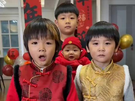 三个小肉丸给一字马拜年了#宋银硕 #朴元彬 #郑成灿 #riize