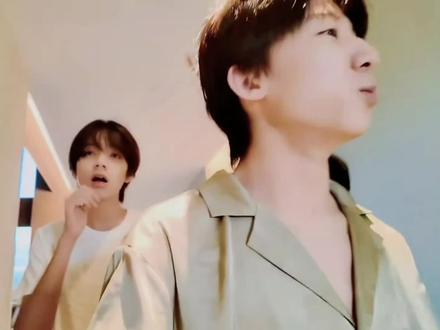 TF家族四代叫师兄TOP、TFING、张峻豪和余宇涵起床 #TF家族四代 #TOP登陆少年组合 #TFING #张峻豪 #余宇涵