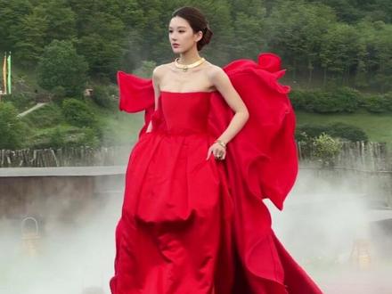 #赵露思 露思来了 #vogue 九寨沟红毯