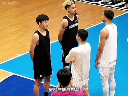 slim 彻底破产,竟然都开始倒卖自己的旧球鞋了#slim#柯冉#spo#集梦116#罗布