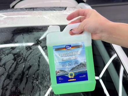 想去掉重度油膜和普通镀膜的话用蓝海豚玻璃水就可以,只有比较严重的镀膜才需要用到抛光液#挡风玻璃油膜怎么去除 #玻璃水