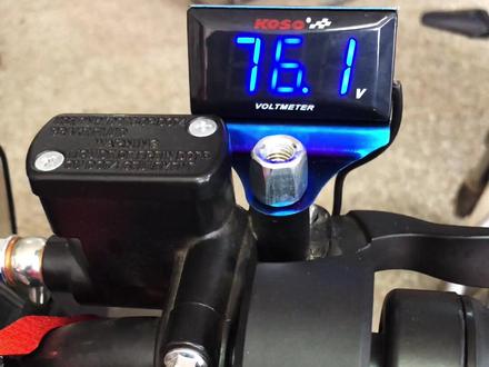 X5电压表接哪两条颜色的线显示较精确? #雅迪 #电摩 #维修日常