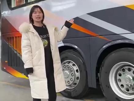 金龙13米大巴房车满足9人旅居一室双卫一室双高低铺 #房车 #大巴房车 #大型房车 #移动办公车