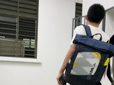 为什么马来西亚人这么爱穿拖鞋😂为啥打完球不穿着运动鞋直接回家再换拖鞋捏?#中国人在马来西亚 #沉浸式去马来西亚 #奇怪的知识增加了 #海外生活 #马来西亚羽毛球