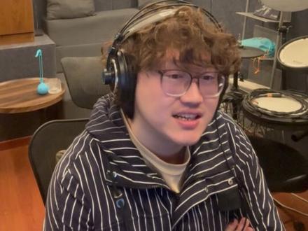周董新歌真拉完了? 不至于,内容绝对没毛病,周董还是周董,至于为什么会出现很多负面评价,可以随便听我白活一下子#周杰伦 #reaction #周杰伦新歌 #周杰伦新专辑 #周杰伦太阳之子