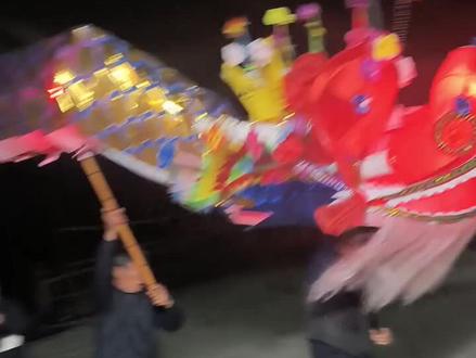 游子山徐家的龙灯今晚舞起来了,祝抖音里看到龙灯的兄弟姐妹们,在新的一年身体健康,万事顺意🍎🍎🍎🍎