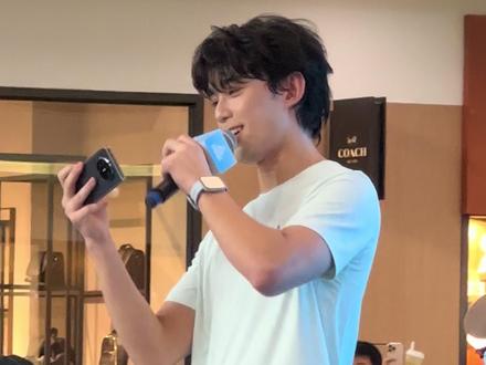 二楼的姐妹叫他,他好宠溺的说“好~知道了~”#吴磊#东极岛