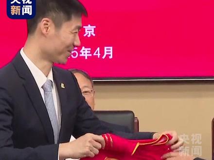 泪洒会场!中国乒协第十届会员代表大会上,刘国梁发言数次哽咽:乒乓球是事业,更是融入血脉的信仰。#刘国梁辞去中国乒协主席职务