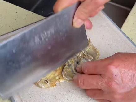 东山岛海豚干!一道特殊的美味佳肴!我们来看看多少人喜欢过这道美食?#人间美味 #海鲜干货 @抖音小助手