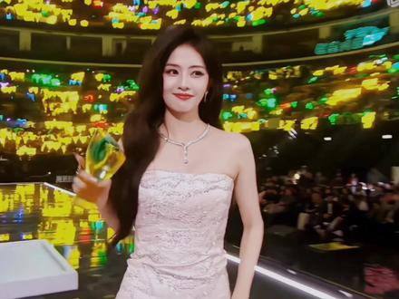 恭喜 白鹿 获得年度表现力艺人 𝟮𝟬𝟮𝟱/恭喜 白鹿 获得年度表现力艺人,时隔八年再次回到#星光大赏#白鹿