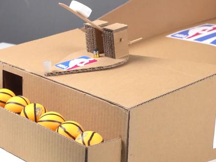 如何用纸板制作一个超高难度的篮球机