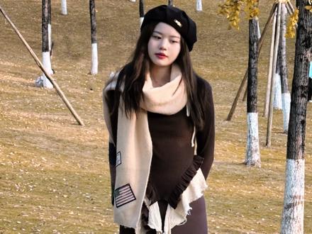 中央公园的银杏黄了,艾特你的姐妹赶紧冲,附上一份打卡攻略,拍照真的很绝#一起来拍秋天 #银杏黄了 #重庆拍照 #抓住秋天的尾巴 #秋日城市漫步