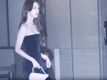 #张元英 妈呀鞋底比袜子还薄…