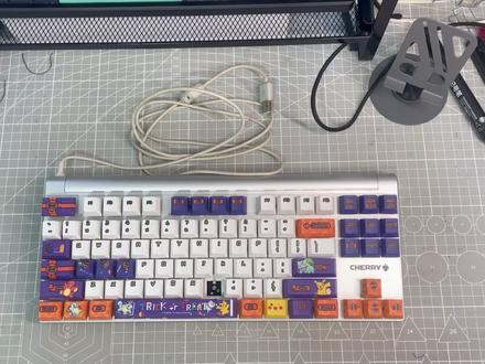 樱桃Mx8.0粉丝判断轴体问题自己更换,结果把轴体拔坏了.送来主包这里维修,结果闹了个乌龙,经过主包检测,发现不是轴体的问题而是pcb板的问题,维修成功,轻松秒杀!维修键盘就找天才主播小lu#键盘维修 #机械键盘 #维修键盘 #外设 #键盘