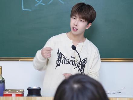 他也不怕脚疼啊! #离别开出花 #校园 #翻唱